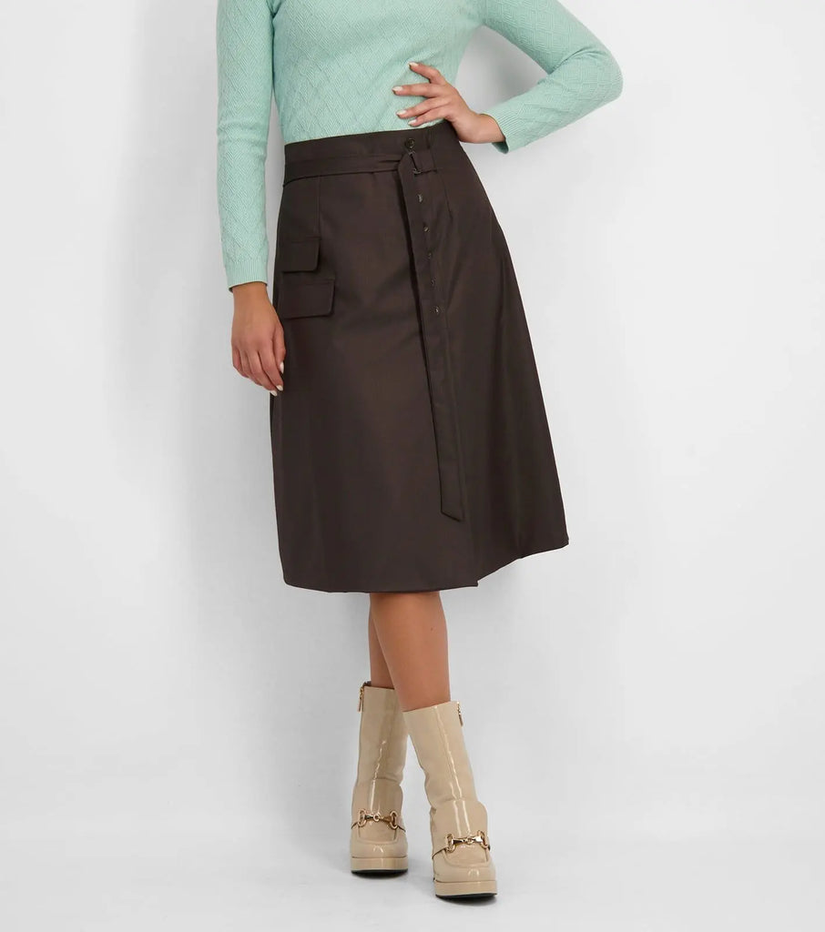 SAIA MIDI COM DETALHE DE BOTÃO E CINTO