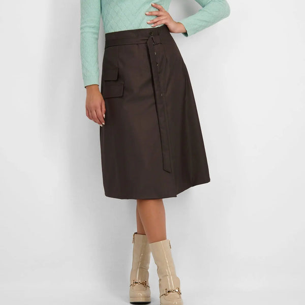 SAIA MIDI COM DETALHE DE BOTÃO E CINTO