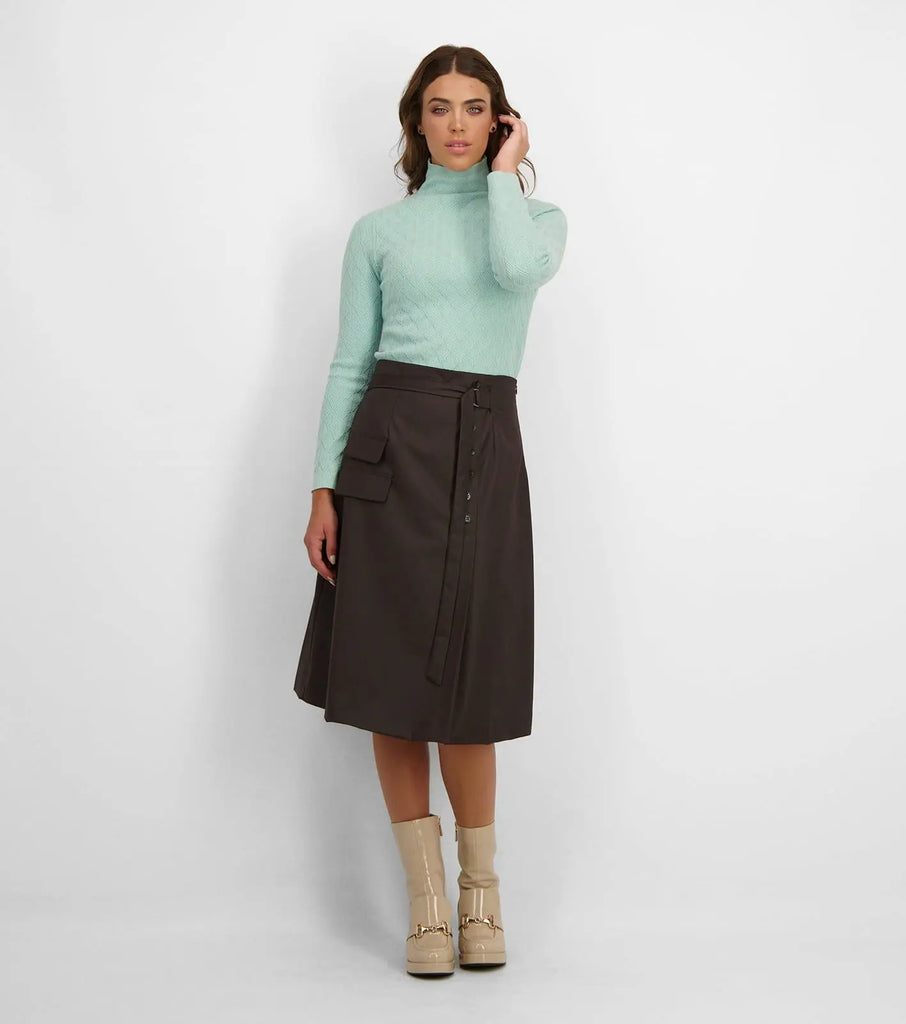 SAIA MIDI COM DETALHE DE BOTÃO E CINTO